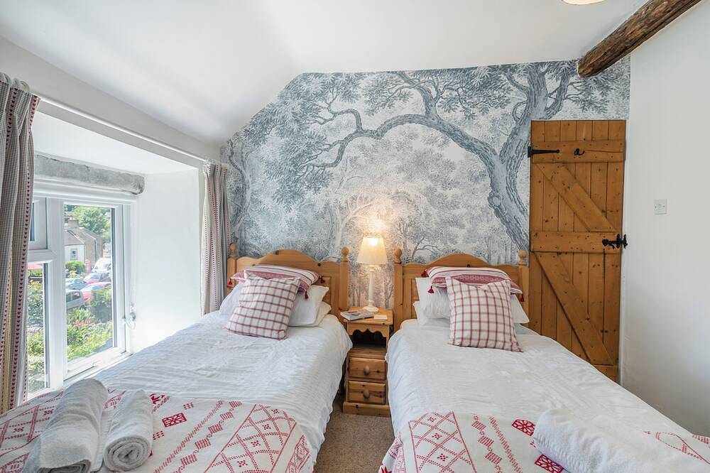 2 bedroom accommodation in Eyam, near Bakewell in Eyam, Derbyshire