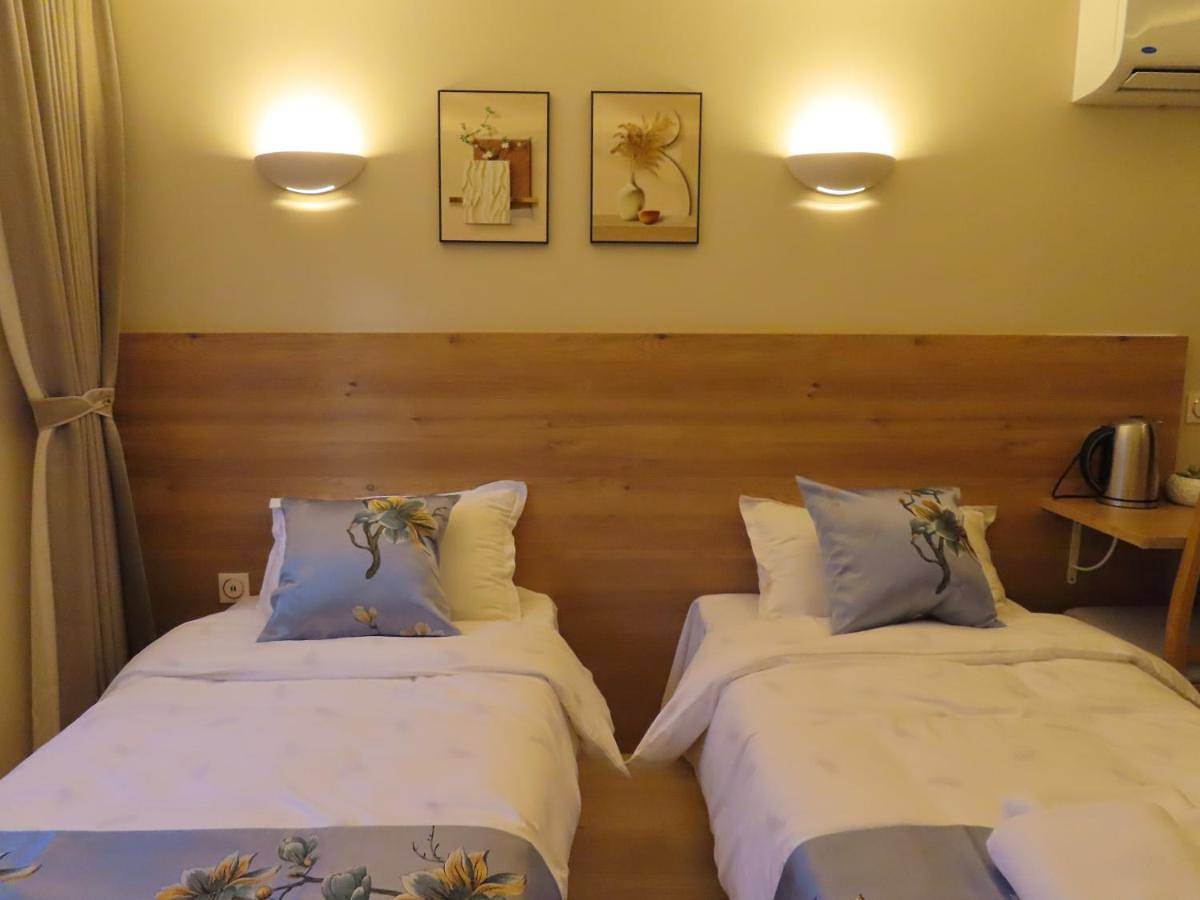Twin Room with Private Bathroom in Bondy, Seine-Saint-Denis