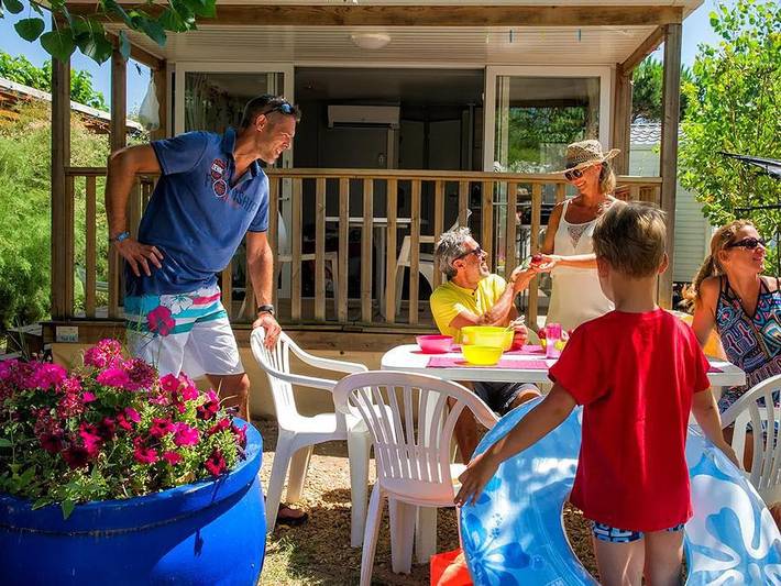 Camping Méditerranée Plage - Mobilheim 4 personen - Hithome Ti - 27m² - 2 Schlafzimmer in Portiragnes Plage, Vias