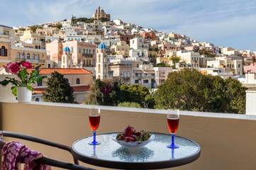 Maison d’hôte pour 2 personnes, avec terrasse dans Syros