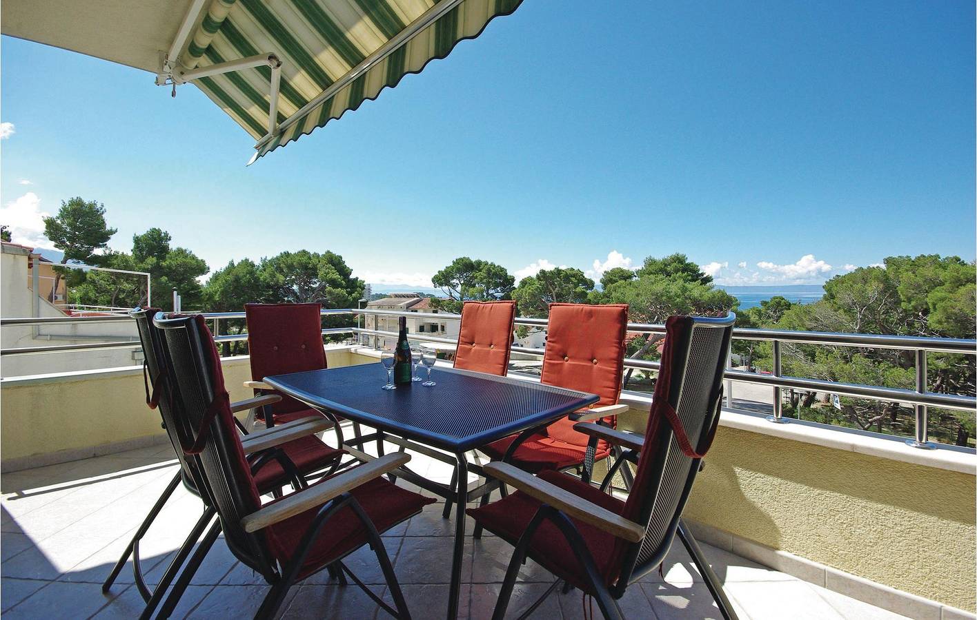Appartement de vacances entier, Appartement ensoleillé avec vue sur la mer à Makarska - À 400 m du bord de mer ! in Makarska, Makarska riviera