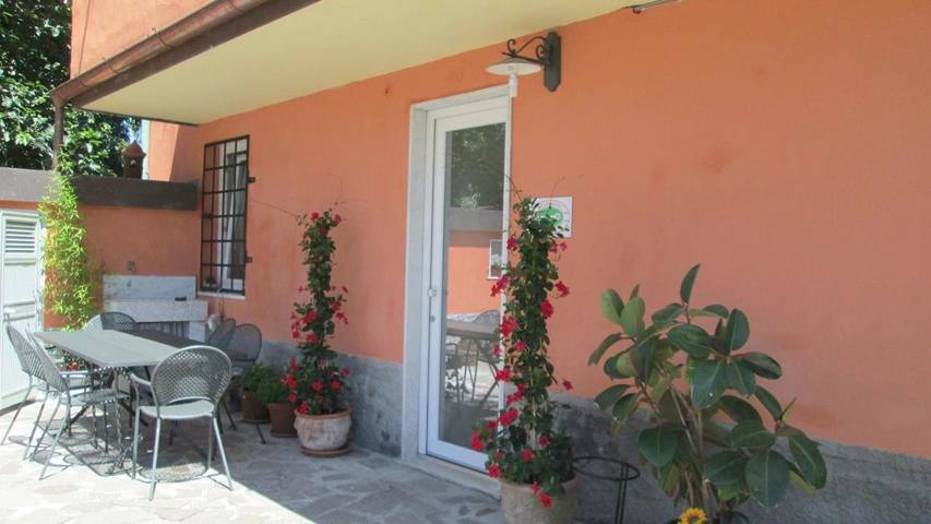 B&b per 2 persone, con Balcone e Terrazza nonché Giardino e Panorama a Sarzana