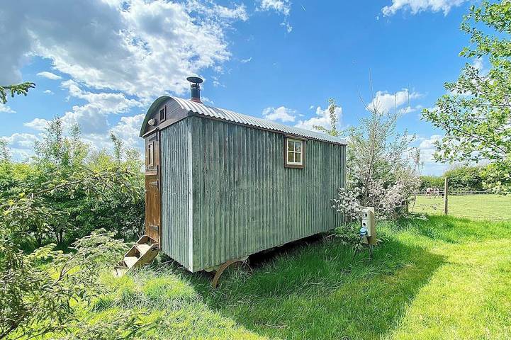 Glamping for 2 people in Wiltshire