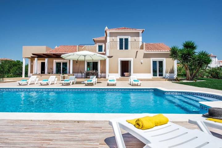 Villa para 10 pessoas, com piscina e vista e ainda terraço em Moncarapacho