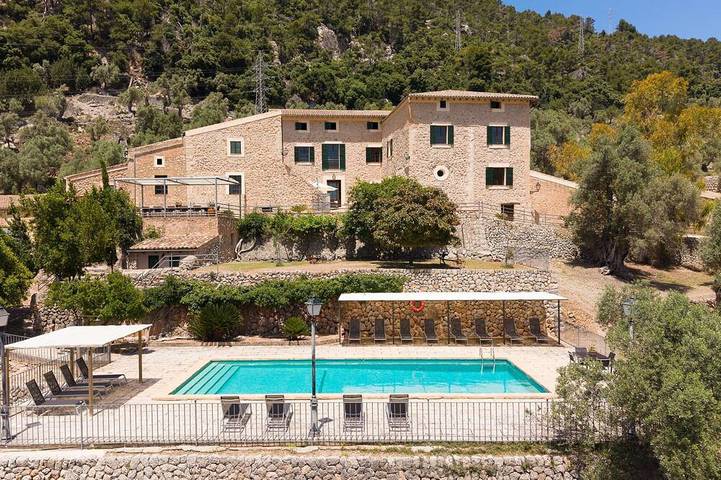 Villa pour 16 personnes, avec piscine ainsi que jardin et terrasse - 1