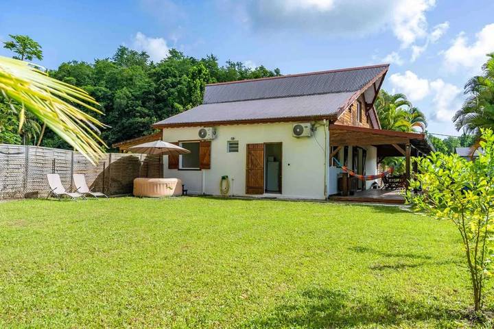 Location de vacances pour 6 personnes, avec terrasse, animaux acceptés à Les Abymes - 2