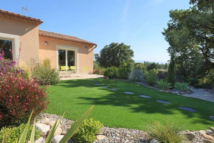 Gîte pour 2 personnes, avec vue ainsi que piscine et jardin à Châteauneuf-de-Gadagne - 2