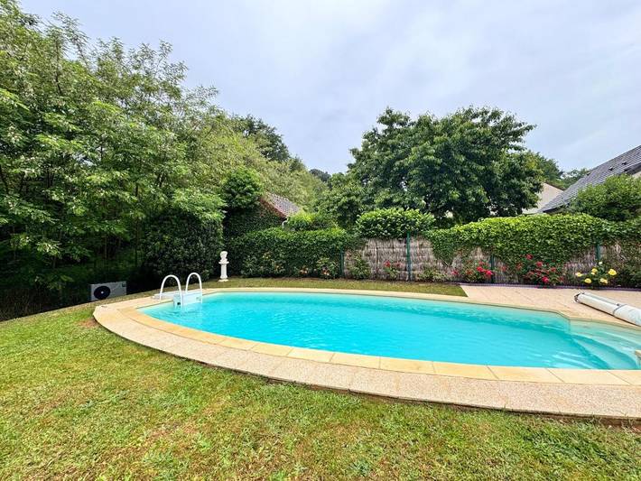 Location de vacances pour 6 personnes, avec vue ainsi que piscine et jardin à Sillé-le-Philippe - 2