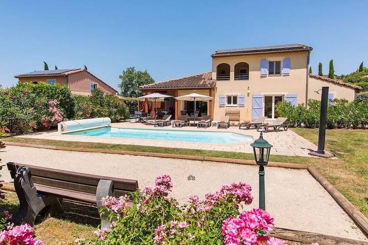 Villa pour 8 personnes, avec jardin ainsi que piscine et balcon à Vallon-Pont-d'Arc