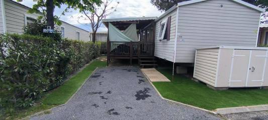 Camping für 8 Personen, mit Terrasse und Pool sowie Whirlpool in Valras-Plage