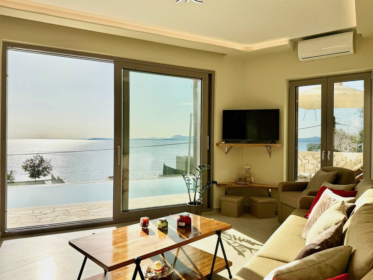 Beach Villa Smile with private pool in Mparmpati, Corfou