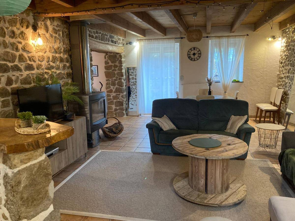Six-Bedroom House in Auzelles, Parc Naturel Régional Livradois-Forez