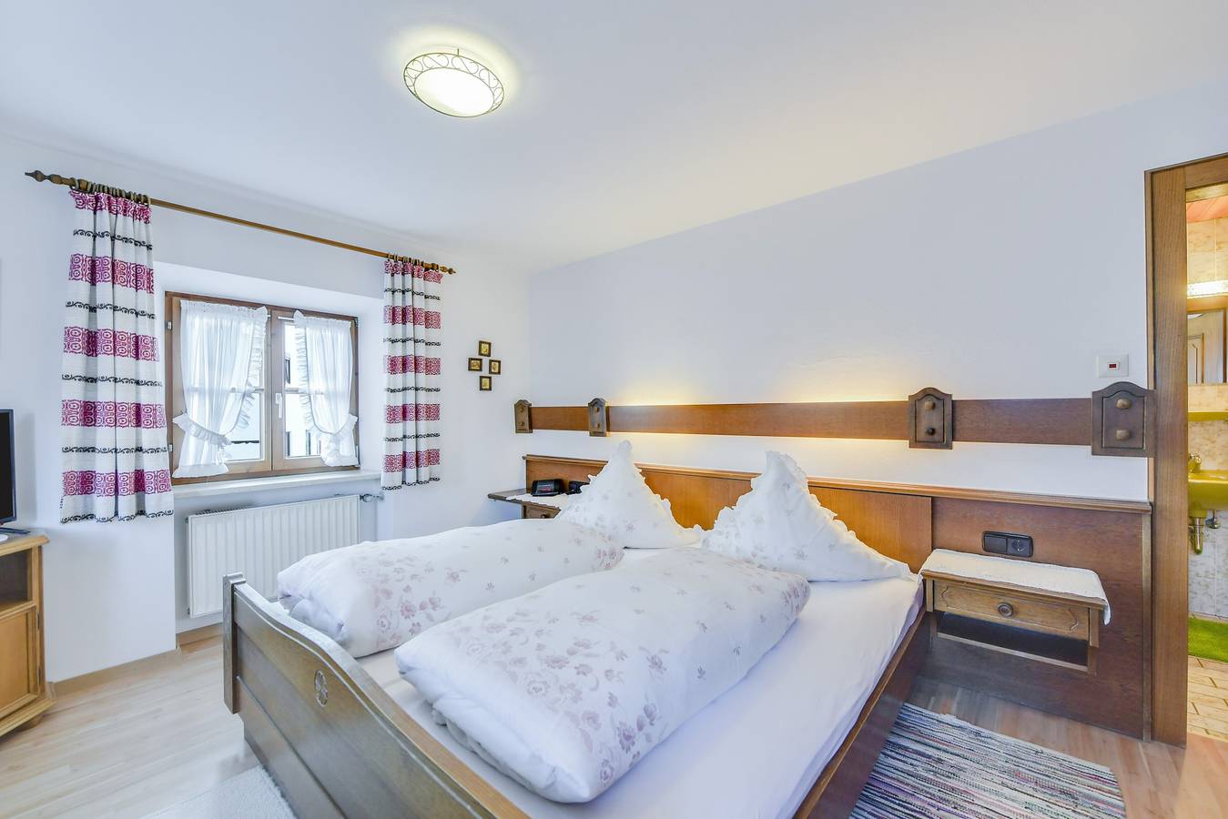 Ganze Wohnung, Ferienwohnung "Beim Kreuzfelder Gambskogel" mit Wlan, Garten & Bergblick in Inzell, Bayerische Alpen