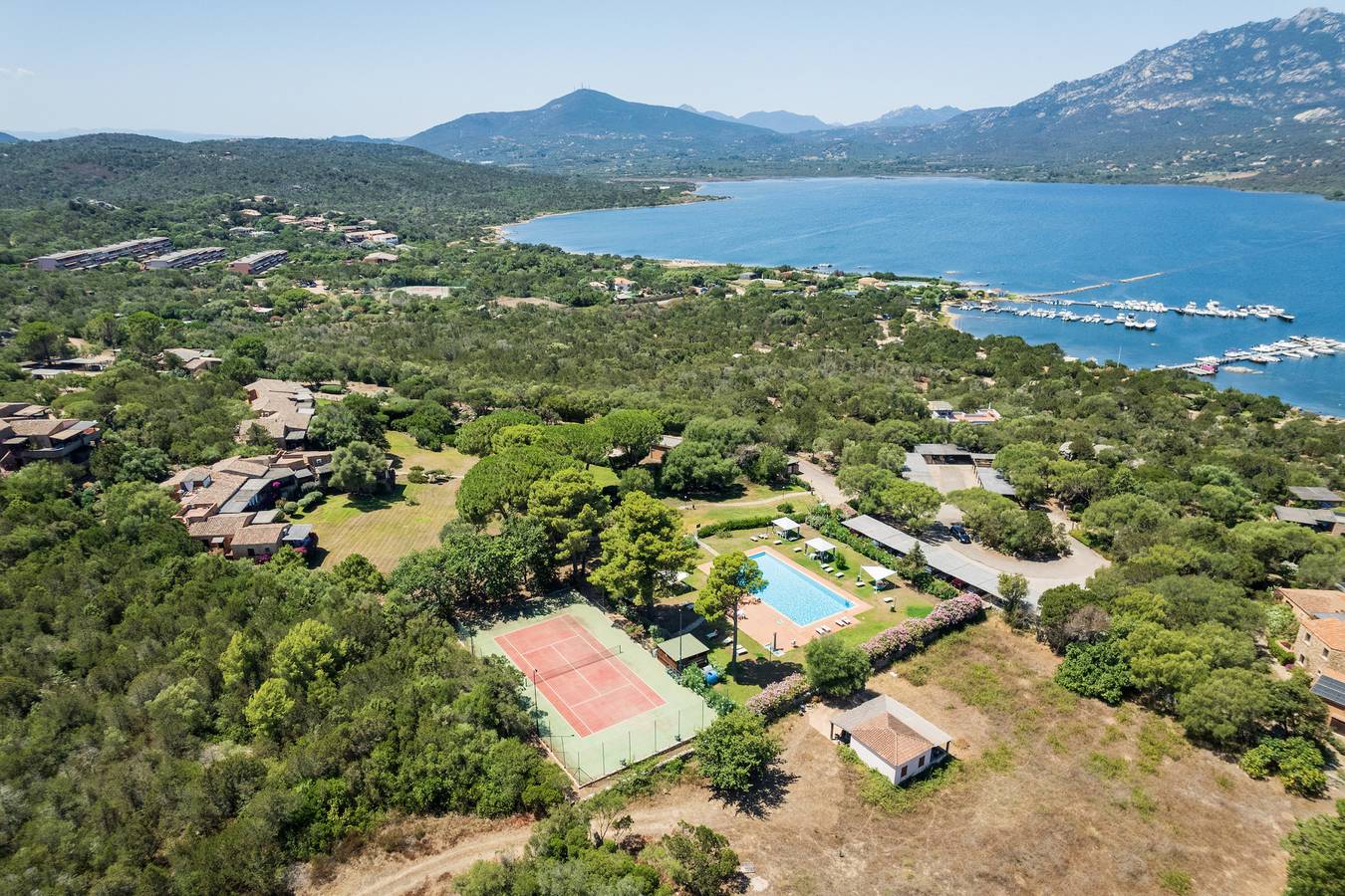 Entire apartment, Caletta 10 by Klodge – Sea view and tennis court in Porto Rotondo, Olbia