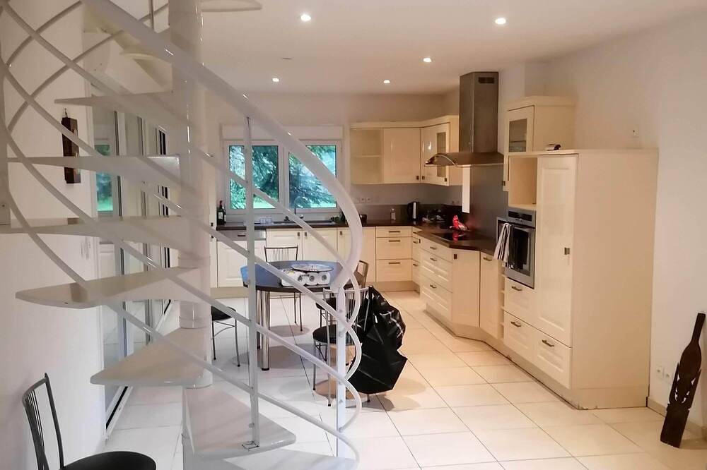 Escape to Normandy: 220 m² house with swimming pool in Ouistreham on 3000 m² of land in Ouistreham, Caen region