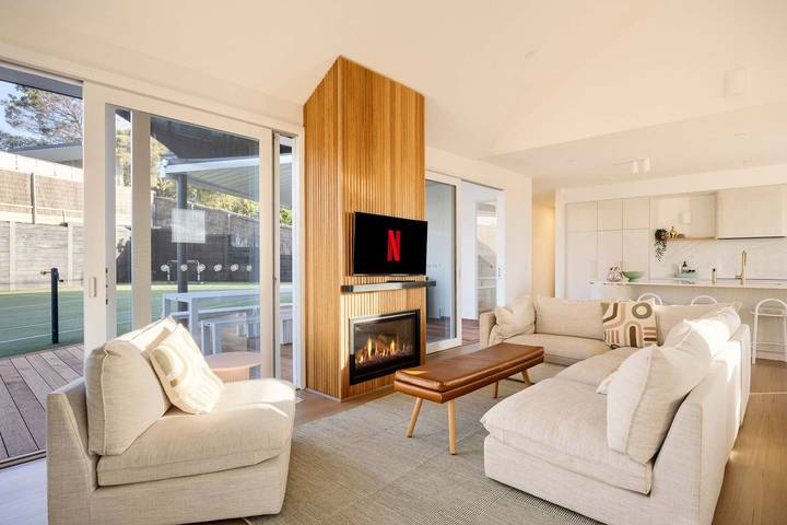 Holiday home for 15 people, with garden and balcony, child-friendly in Melbourne