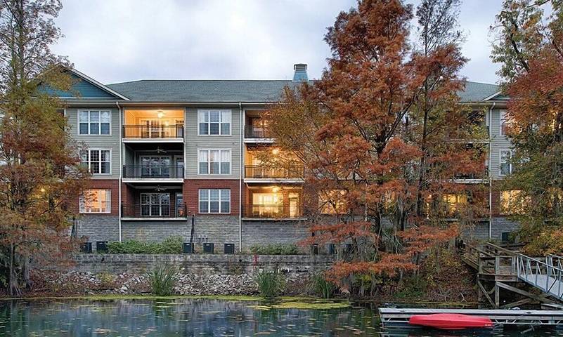 Vacation rental for 6 people, with balcony and yard as well as pool in Lake Marion