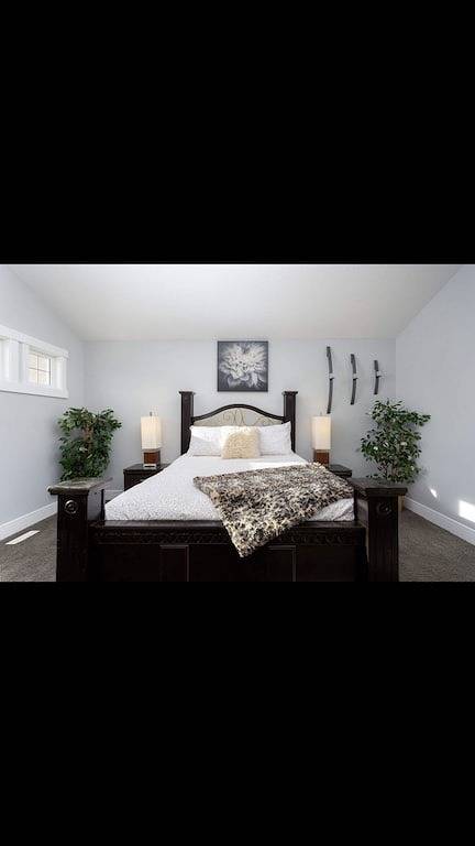 Cheerful and beautiful 3 bedroom house close to lake in Edmonton, Alberta