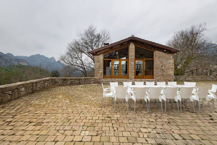 Chalet para 18 personas, con jardín, Se admiten mascotas en Pirineo Catalan - 2