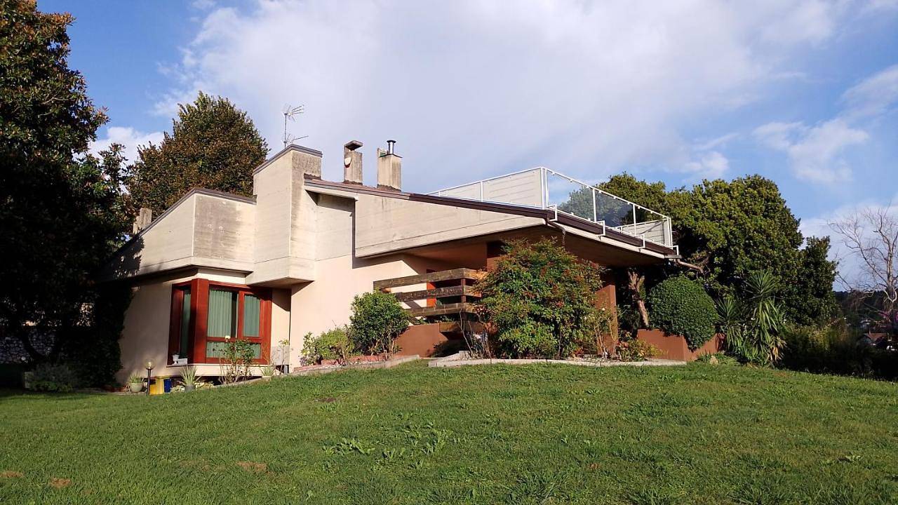 Villa Elena in Manerba del Garda, Prealpi Gardesane