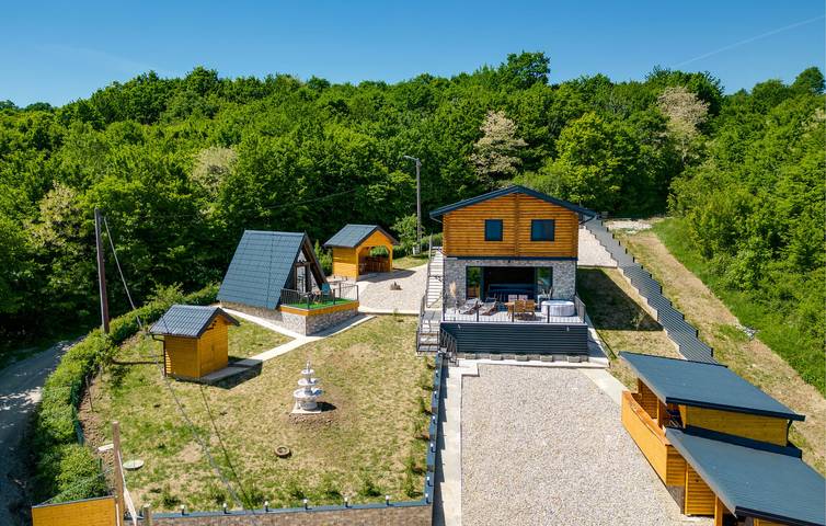 Charmante 158 m² große Wohnung mit Pool und Terrasse am Fluss Petrinjčica in Petrinja, Sisak-Moslavina