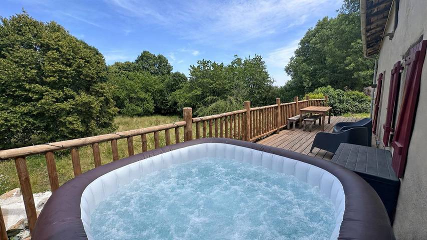 Gîte pour 6 personnes, avec terrasse ainsi que jardin et jacuzzi dans Saint-Cyr - 2