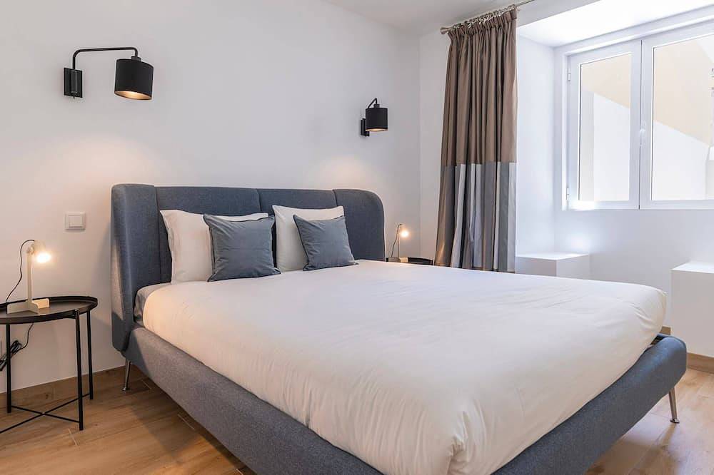 Apartamento inteiro, Apartment T1 75m2, 1 bedroom and patio Paço Arco in Paço de Arcos, Costa de Lisboa