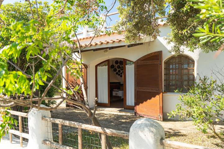 Location de vacances pour 5 personnes, avec vue ainsi que terrasse et jardin, animaux acceptés dans San Giovanni Sardinia - 2