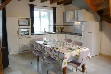 Gîte pour 4 personnes, avec terrasse et jardin à Québriac