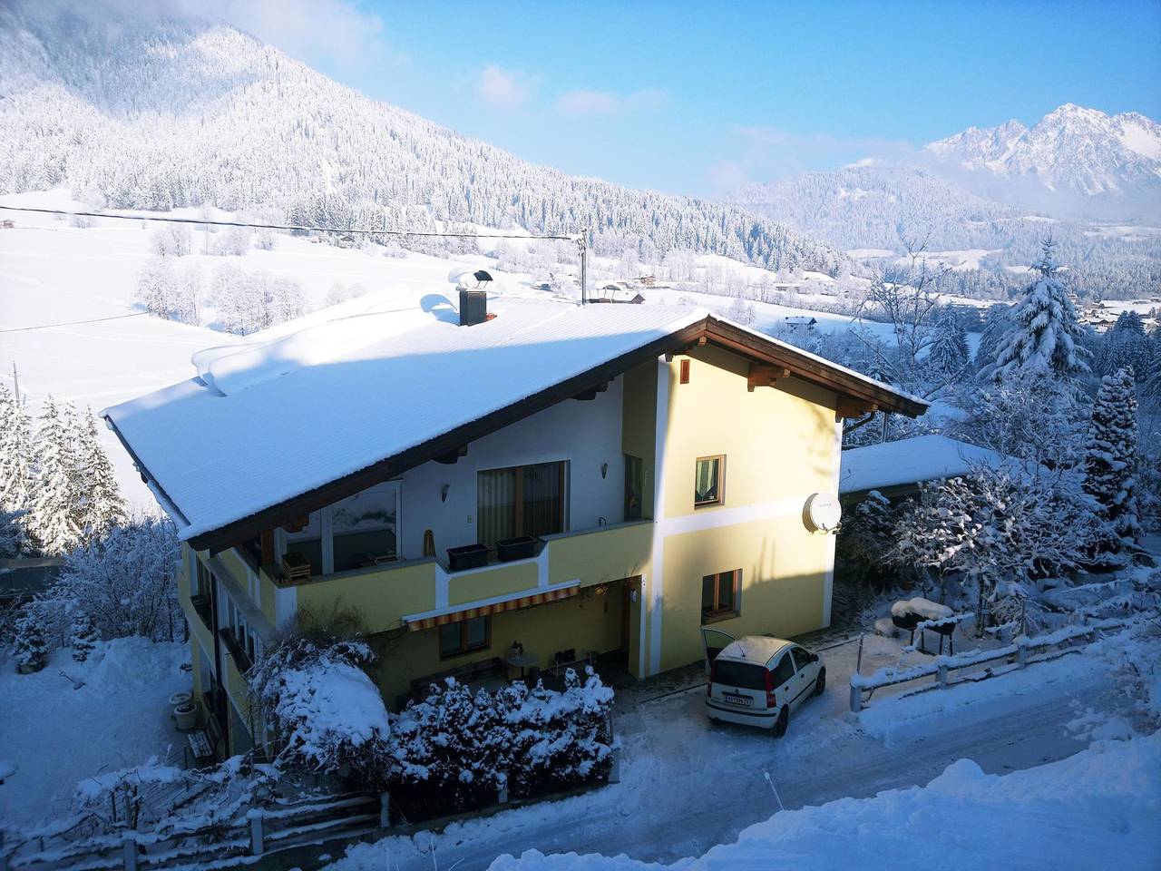 Ganze Wohnung, Großes Apartment mit Garten, 2 Minuten zum Skilift in Söll, Kitzbüheler Alpen
