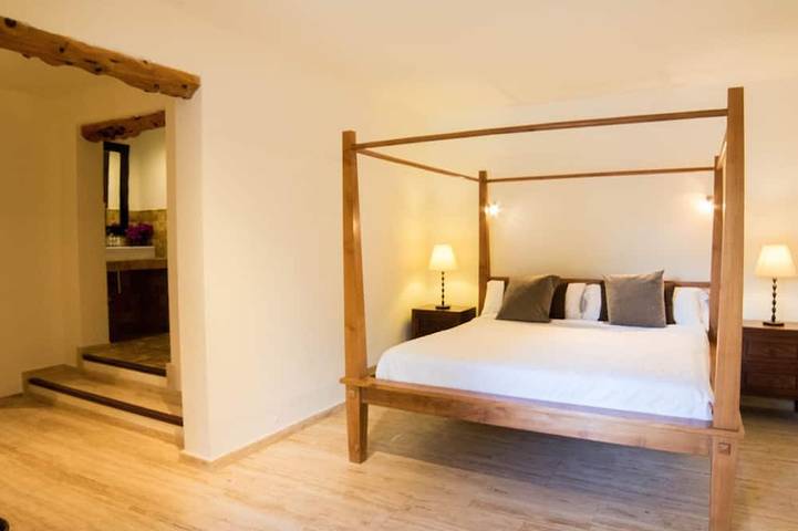 7 Schlaf- u. 6 Badezimmer – Luxusvilla m. eigenem Pool u. bestem Meerblick in Sant Joan de Labritja, Ibiza Norden