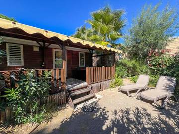 Camping pour 5 personnes, avec jacuzzi et piscine ainsi que jardin et sauna dans Pampelonne