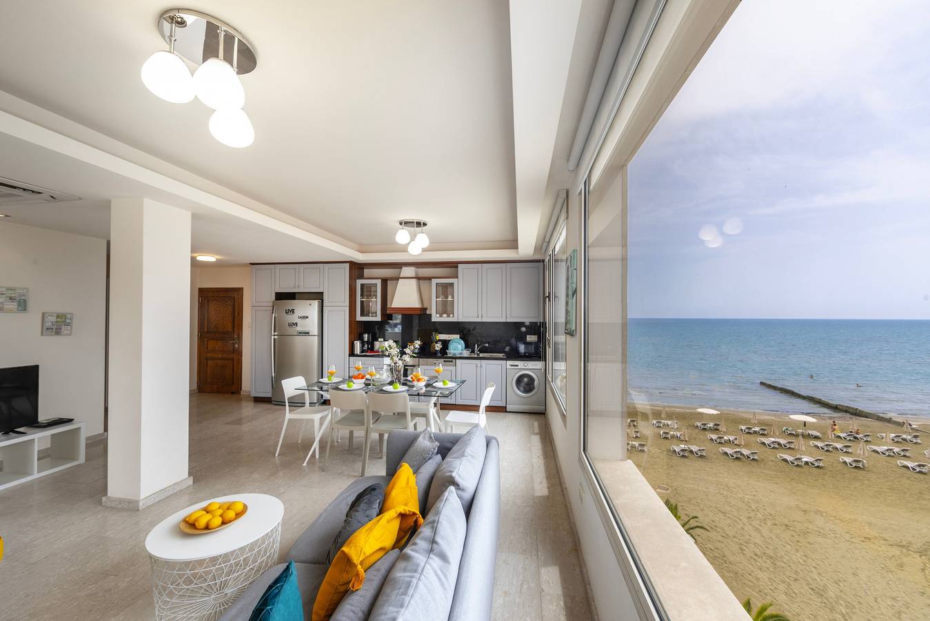 Entire apartment, Mackenzie Eftyhia Beachfront Suite in Larnaca, Larnaca District