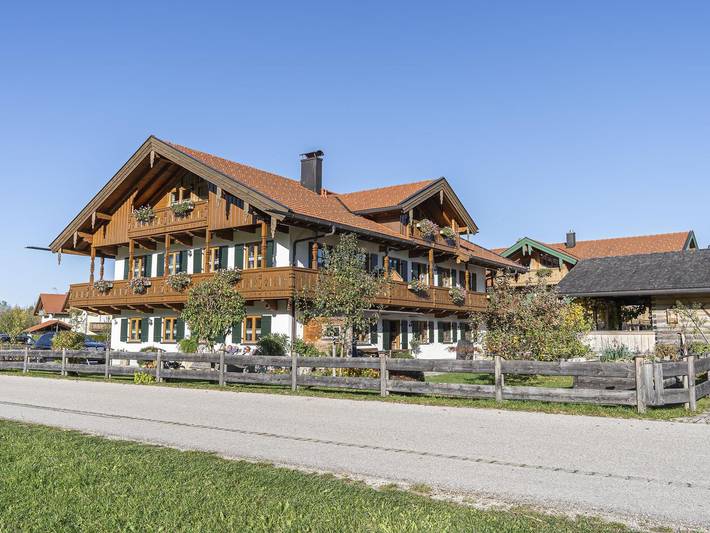 Ferienwohnung für 2 Personen, mit Garten und Balkon, kinderfreundlich im Tölzer Land