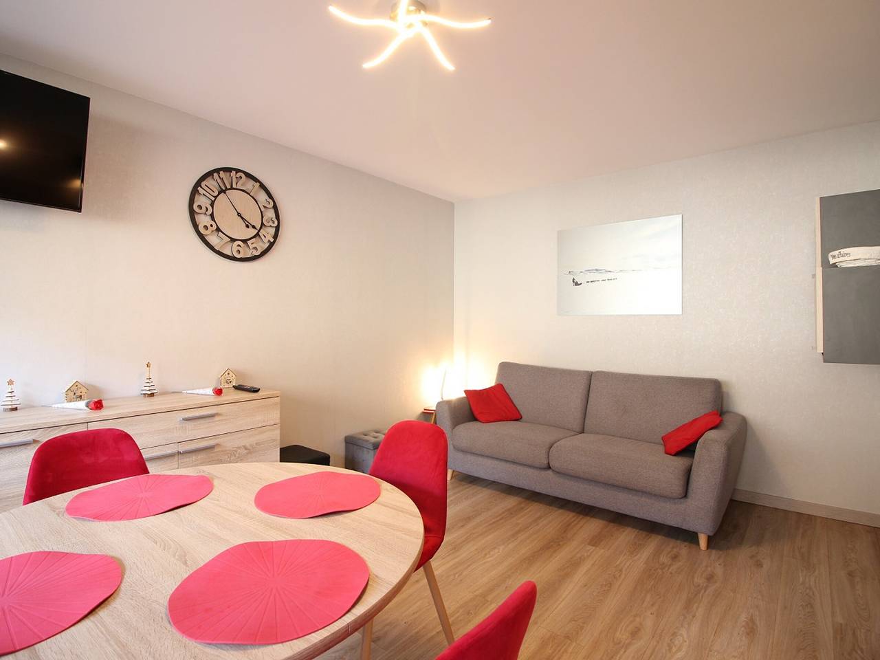 Ganze Wohnung, Renoviertes T2 mit Balkon und Parkplatz in Mont-Dore in Mont-Dore, Regionaler Naturpark Volcans d'Auvergne