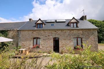 Gîte pour 6 personnes, avec terrasse et jardin à Scaër