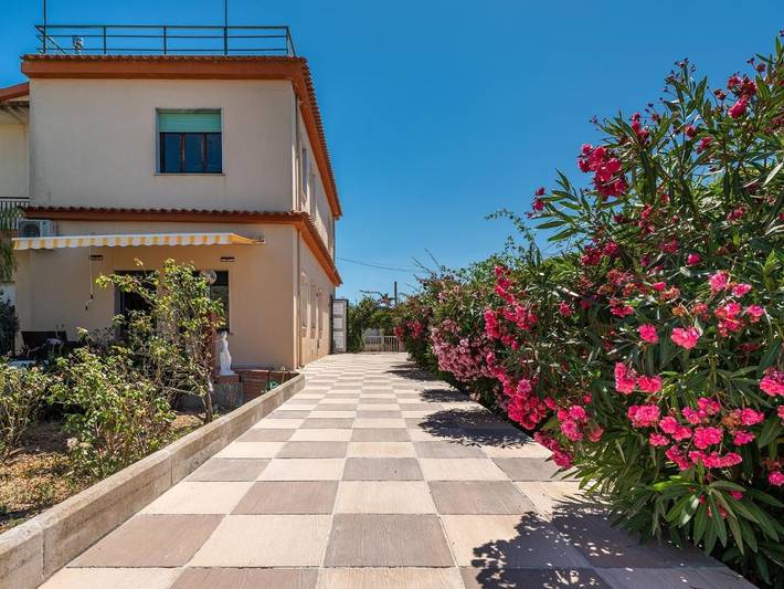 Villa für 4 Personen, mit Terrasse und Garten