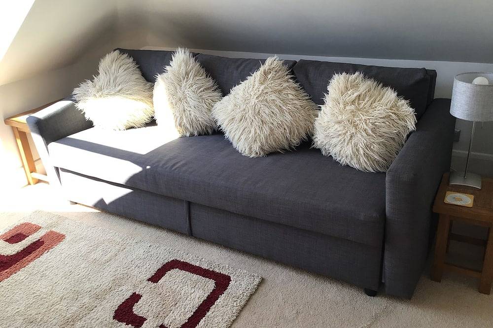 Entire apartment, The Beach House Peacehaven, Brighton, East Sussex with free parking onsite in Peacehaven, East Sussex