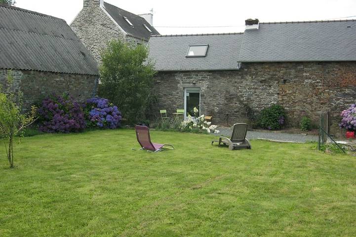 Gîte pour 4 personnes, avec jardin et terrasse, animaux acceptés à Pleyber-Christ