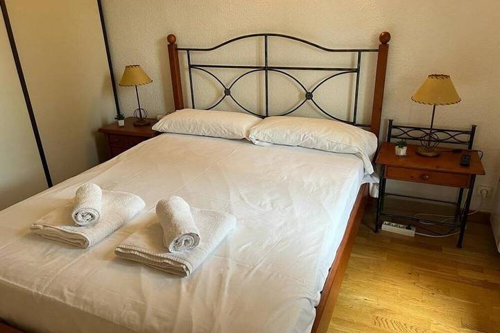 Gîte pour 6 personnes, avec piscine et balcon à Bourg-Madame - 2