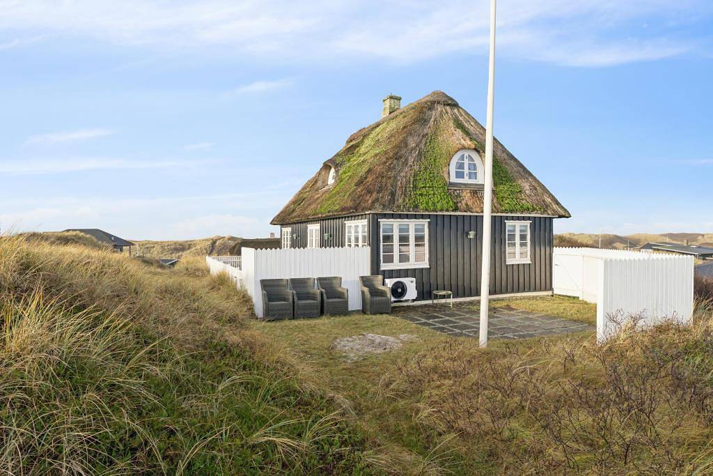 Einzigartiges Ferienhaus mit Meerblick und zentraler Lage in Søndervig in Søndervig, Holmsland Klit
