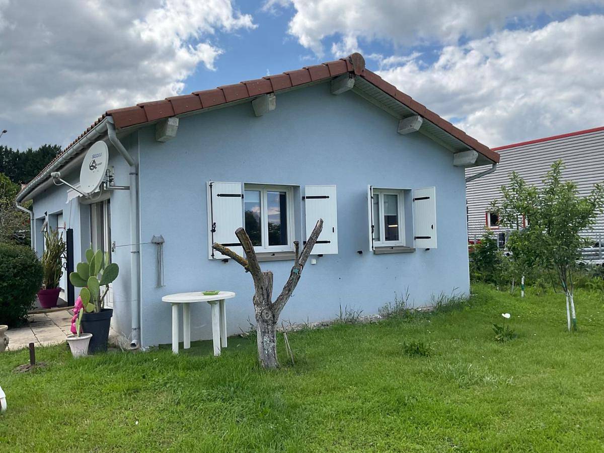 Appartement entier, One-Bedroom Apartment in Le Broc (Puy-de-Dôme), Région de Besse-et-Saint-Anastaise