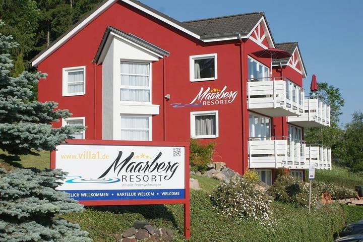 Ferienwohnung für 4 Personen, mit Balkon und Terrasse sowie Garten und Sauna in Schalkenmehren