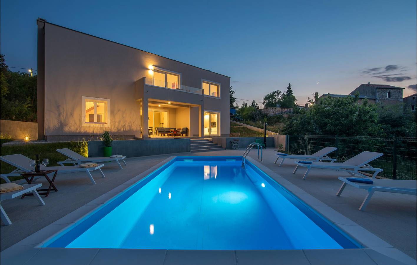 Charmante 2-Zimmer-Wohnung mit Pool, WLAN und Parkplatz in der Nähe des Stadtzentrums in Krk Stadt, Krk