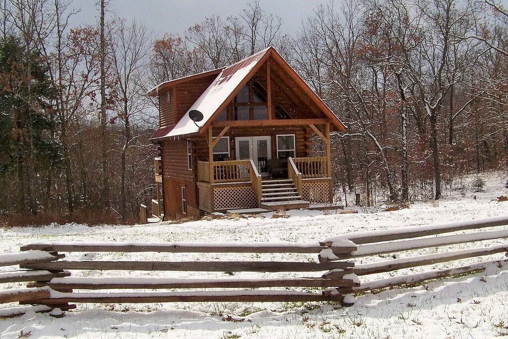 Ellens Log Cabin mit Whirlpool. Wenige Minuten von der Oberen Meramec River in Crawford County (MO)
