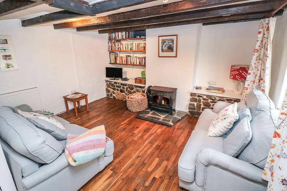 Pant Y Ffynnon, pet friendly, character holiday cottage in St Davids in Trefin, Pembrokeshire