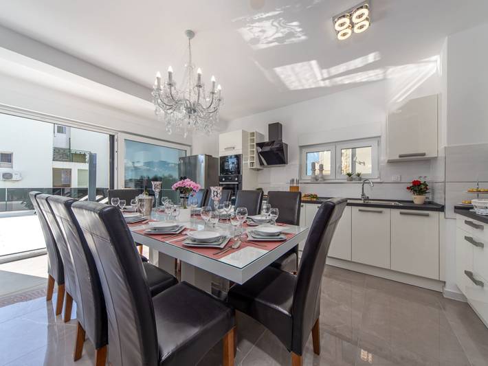 Villa pour 10 personnes, avec sauna ainsi que balcon et piscine, adapté aux familles à Šibenik - 4