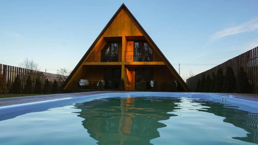 Domek letniskowy dla 4 osób, z jacuzzi i sauna oraz balkon i basen w Ukraina