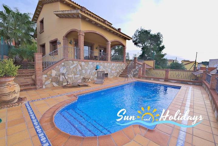 Casa rural para 8 personas, con Balcón y Terraza además de Jardín y Piscina en Vendrell