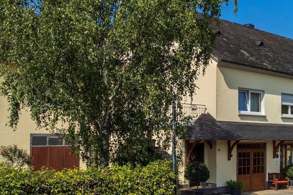 Ganze Wohnung, 2-Bettwohnung Klosterlay *** (Gästehaus) - Ferienweingut Winnebeck in Köwerich, Moseleifel